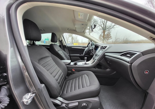 Ford Mondeo cena 52800 przebieg: 162000, rok produkcji 2017 z Nekla małe 232